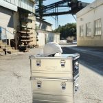 INDUSTRY-Boxen Gruppenbild mit Helm